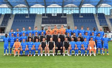 Fotbalisté se představují na oficiální fotografii