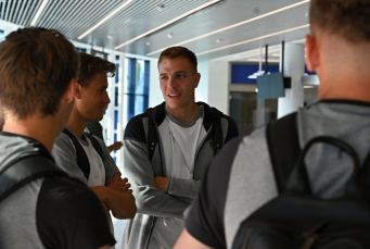 Fotbalisté za dvě hodiny přeletěli z Prahy do Vilniusu